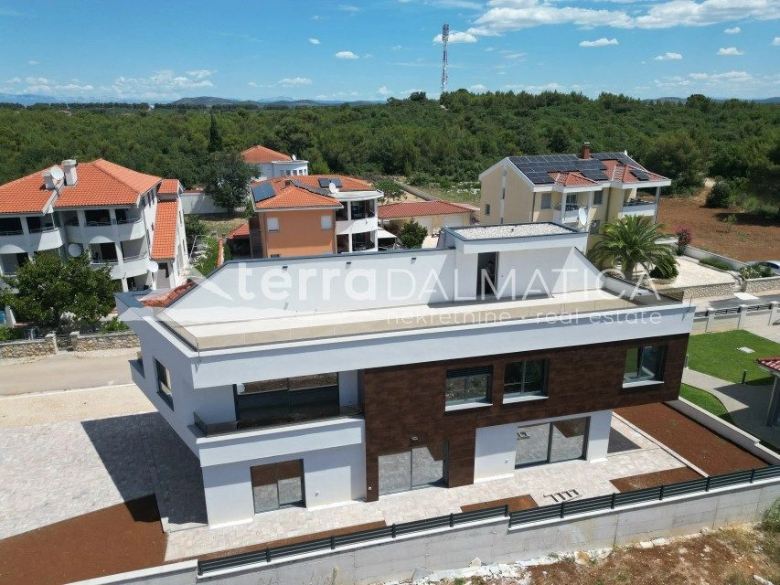 Moderan stan, Biograd na moru – vrt, blizina mora