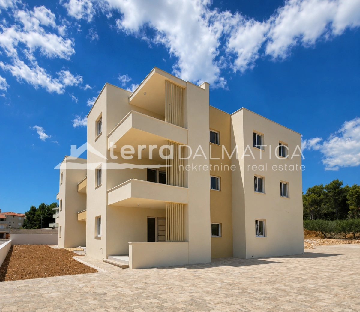 Wohnung in Vodice – Neubau mit einem 133 m² großen Garten