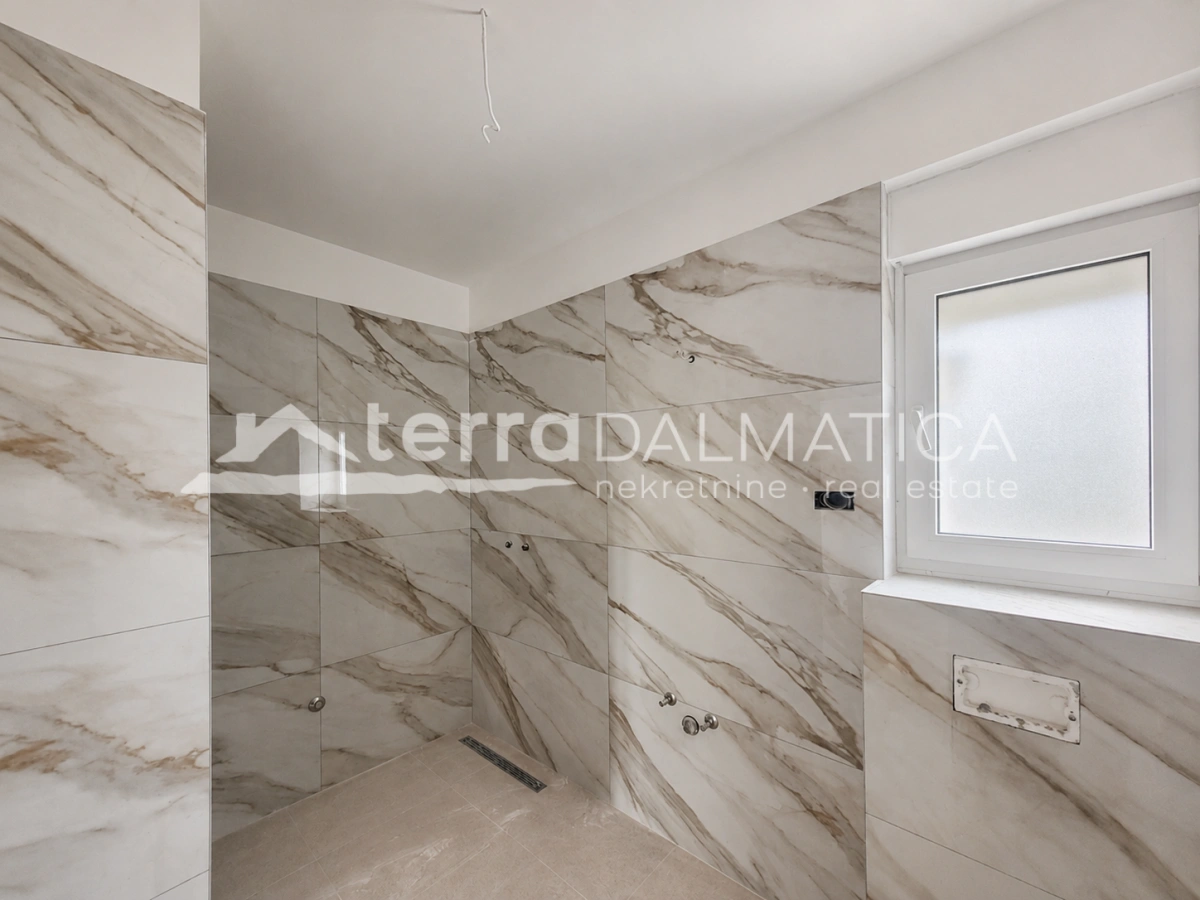 Apartment in Vodice – Neubau mit Terrasse und Meerblick