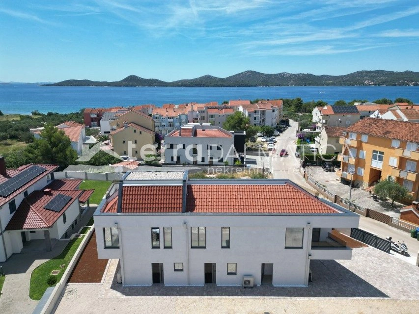 Luksuzna dvojna kuća, Biograd na moru – panoramski pogled i krovna terasa