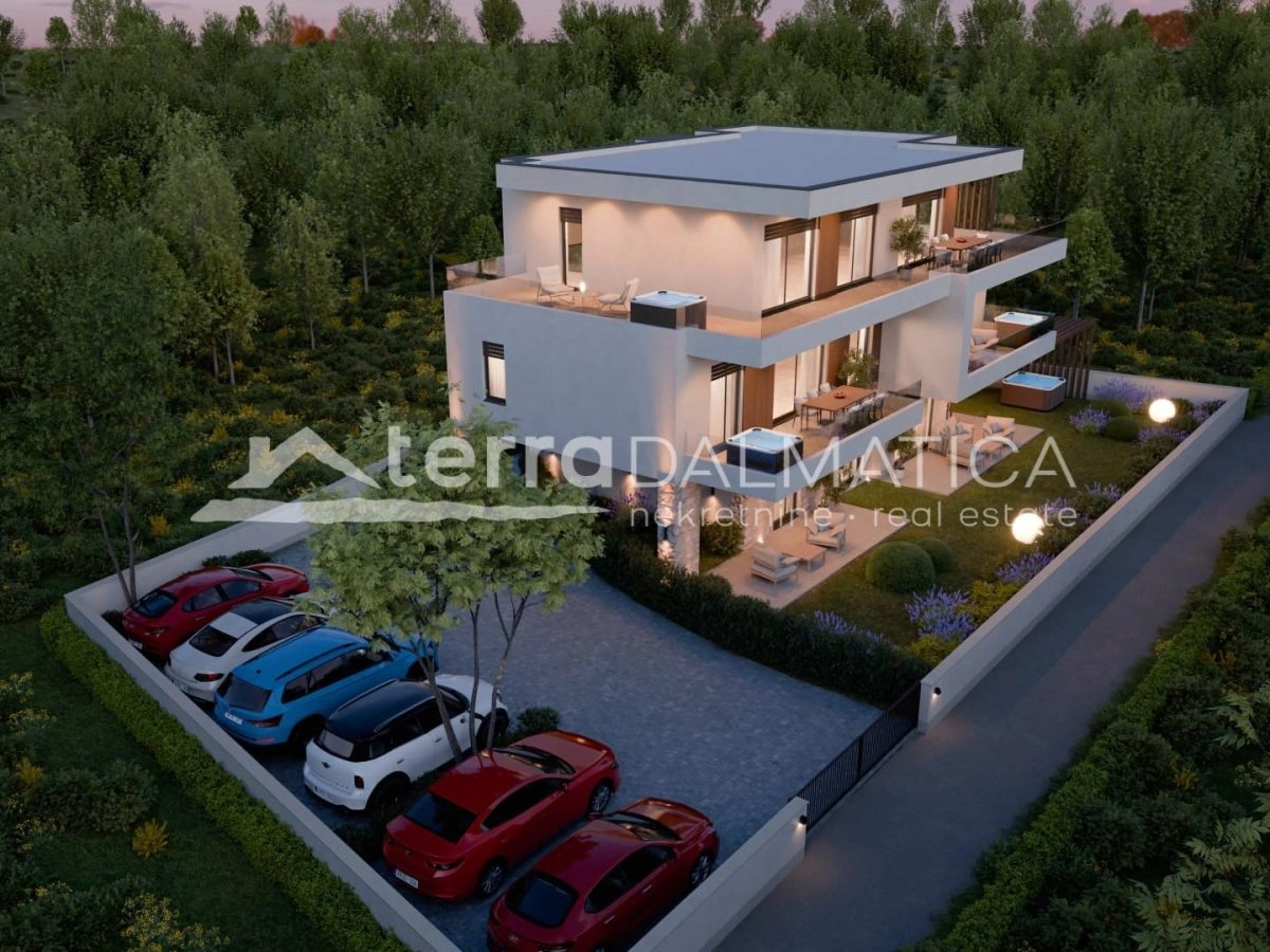 Jedinstveni penthouse u Vodicama – direktan ulaz iz lifta