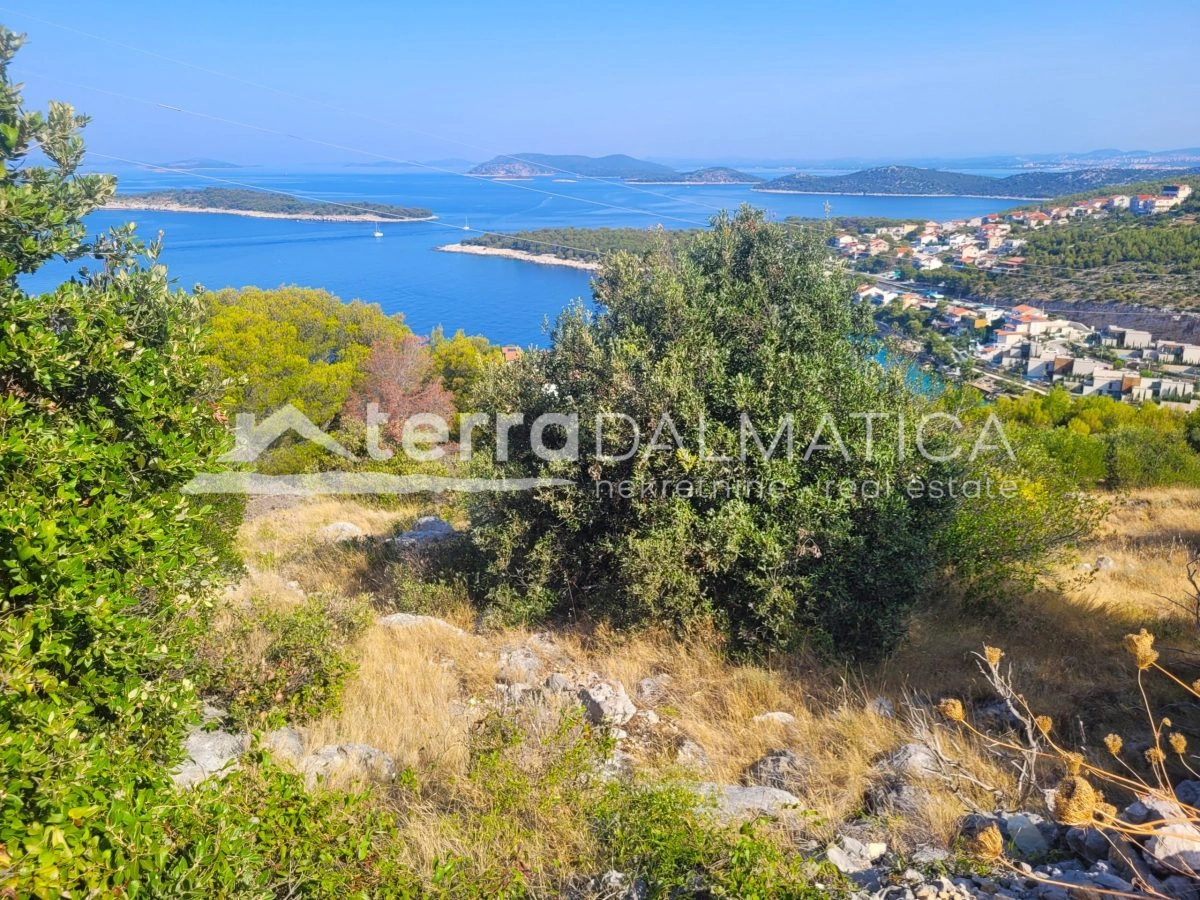 Działka rolna o powierzchni 8400 m² z widokiem panoramicznym, Primošten – 60 m od morza