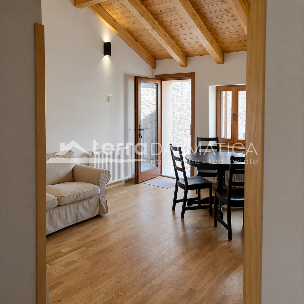 Renoviertes Steinhaus im Zentrum von Skradin – 3 Wohnungen und ein Garten