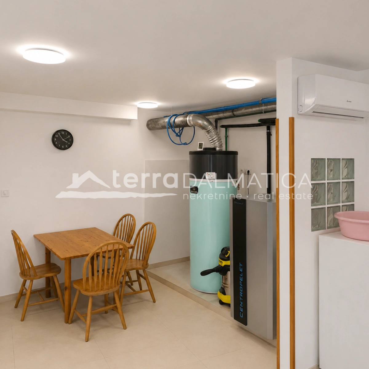 Renoviertes Steinhaus im Zentrum von Skradin – 3 Wohnungen und ein Garten