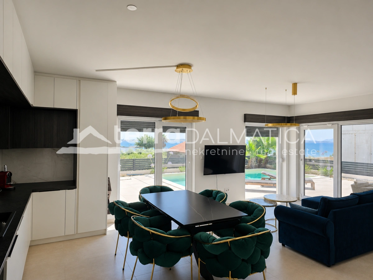 Modernes Haus in Privlaka – 80 Meter vom Meer entfernt – mit Swimmingpool und Dachterrasse