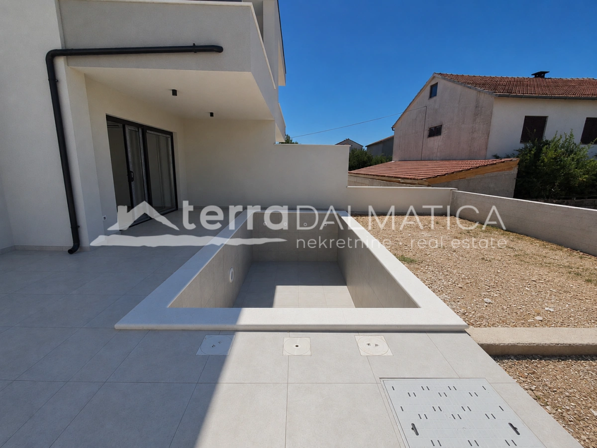 Haus in Vodice – Neubau mit Swimmingpool