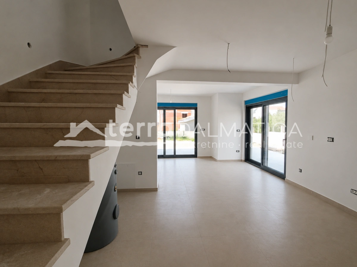Haus in Vodice – Neubau mit Swimmingpool