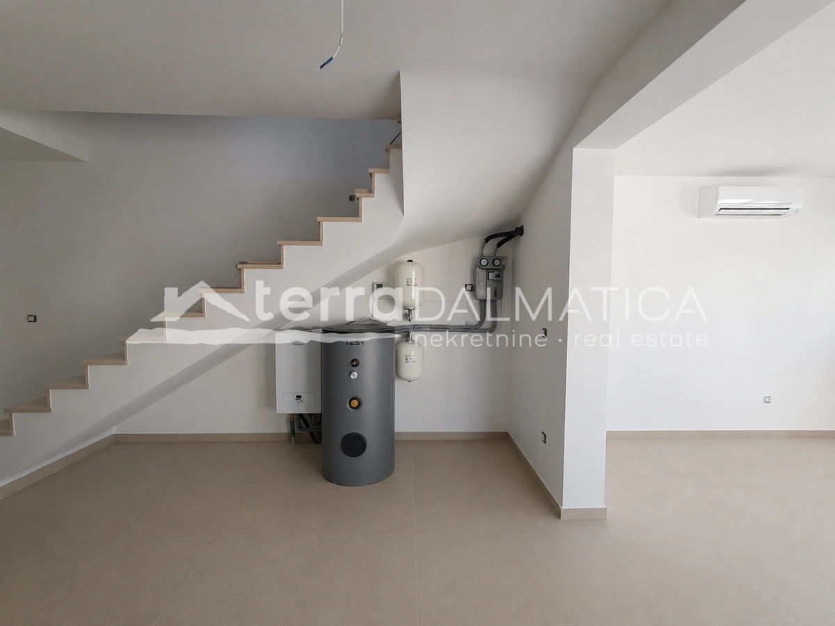 Haus in Vodice – Neubau mit Swimmingpool