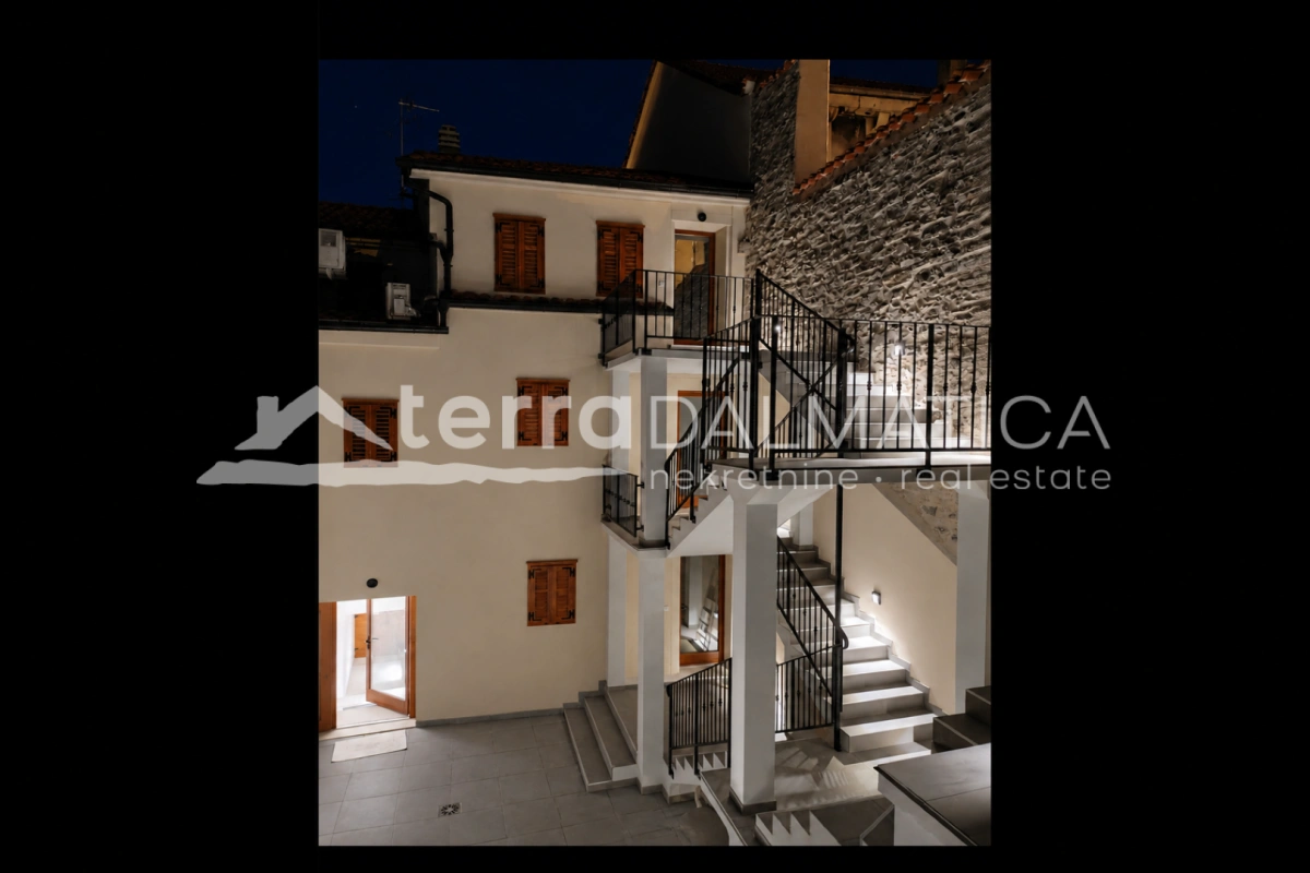 Renoviertes Steinhaus im Zentrum von Skradin – 3 Wohnungen und ein Garten