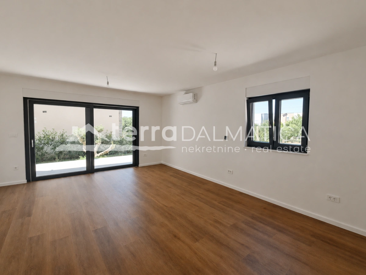 Haus in Vodice – Neubau mit 2 Terrassen und einem Hof