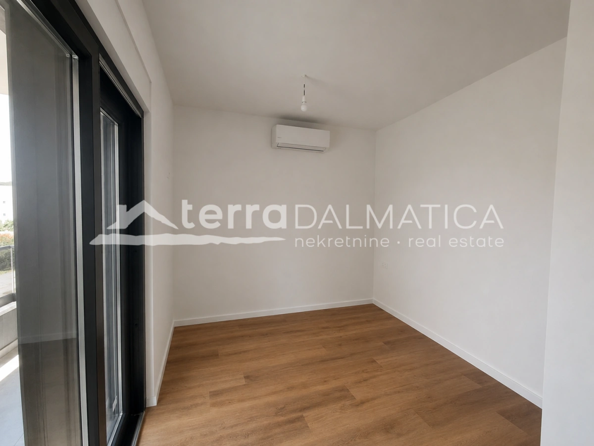 Haus in Vodice – Neubau mit 2 Terrassen und einem Hof