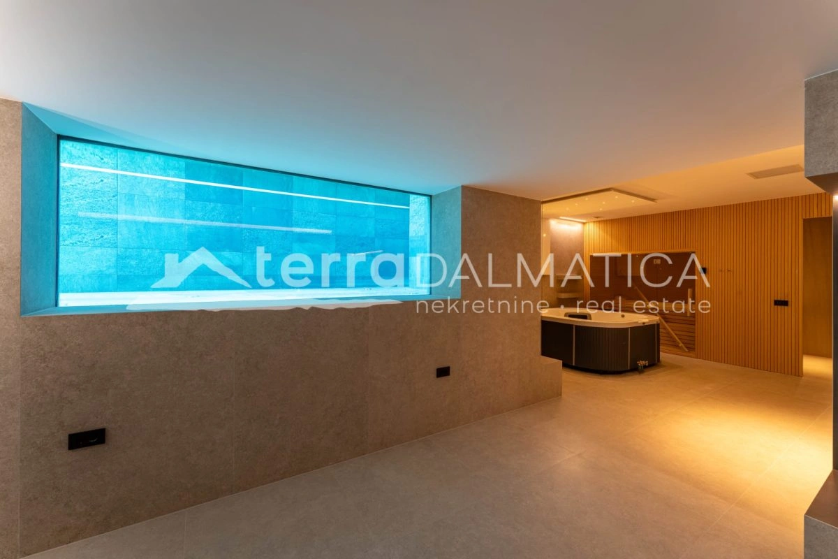 Ferienwohnung in Sukošan – erste Reihe zum Meer mit Swimmingpool und Wellnessbereich