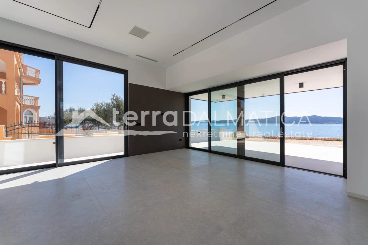 Ferienwohnung in Sukošan – erste Reihe zum Meer mit Swimmingpool und Wellnessbereich