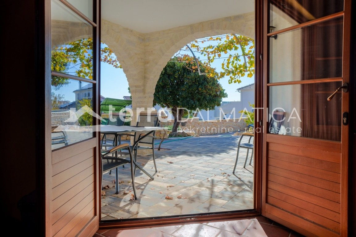 Eine einzigartige Villa mit Meerblick und Swimmingpool in der Nähe von Šibenik