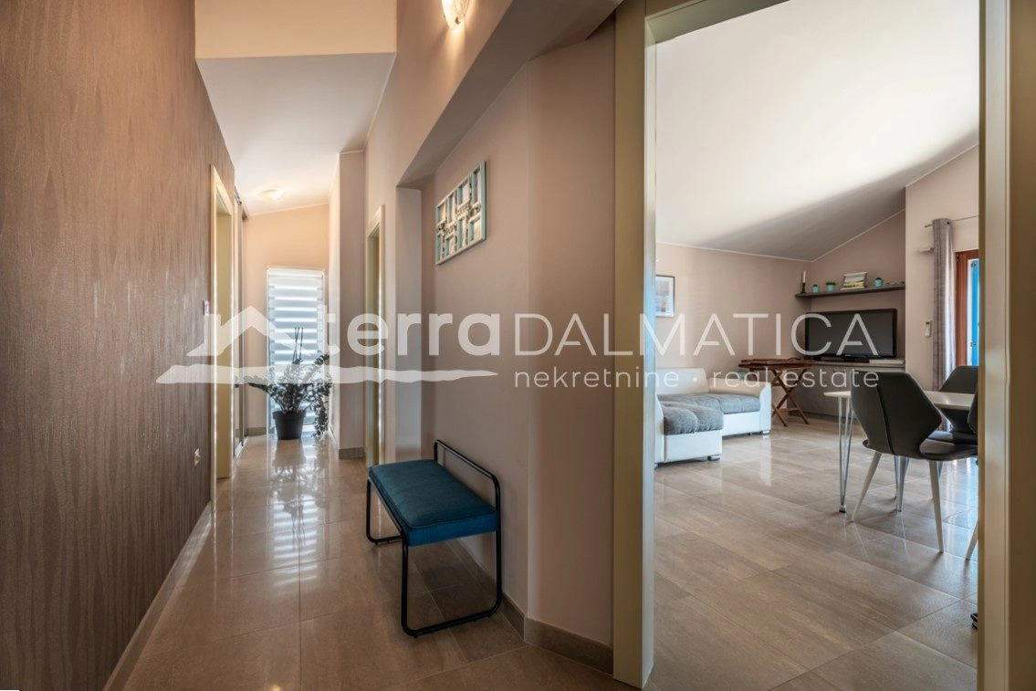 Eine einzigartige Villa mit Meerblick und Swimmingpool in der Nähe von Šibenik