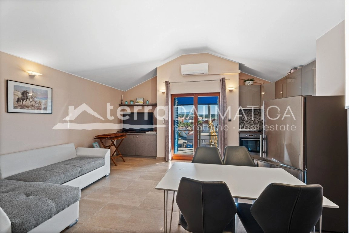 Eine einzigartige Villa mit Meerblick und Swimmingpool in der Nähe von Šibenik