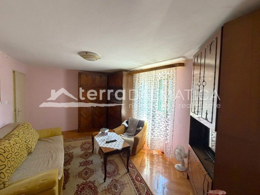 Stan u centru Skradina, 30 m od rive