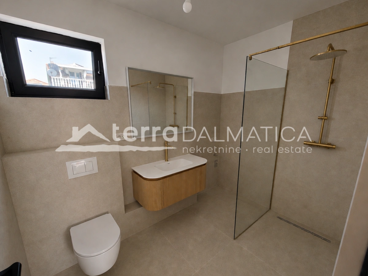 Apartment in Vodice – Neubau, 80 Meter vom Meer entfernt