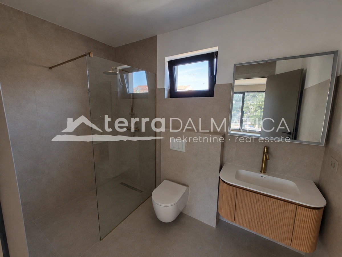 Apartment in Vodice – Neubau, 80 Meter vom Meer entfernt