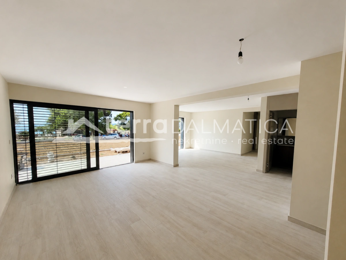 Apartment in Vodice – Neubau mit Garten, 80 m vom Meer entfernt