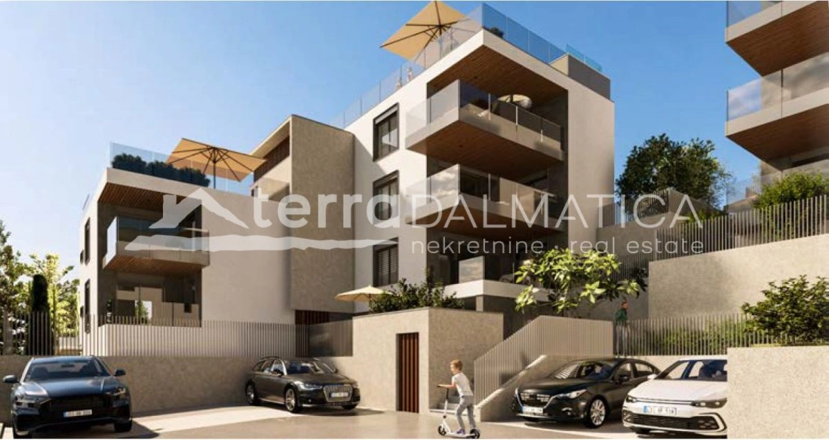 Neubau in Primošten – in Meeresnähe, mit Swimmingpool und privatem Garten