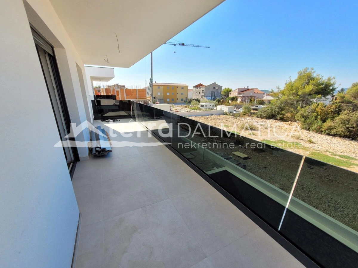 Doppelhaushälfte mit Pool, Garten und Meerblick - Vodice
