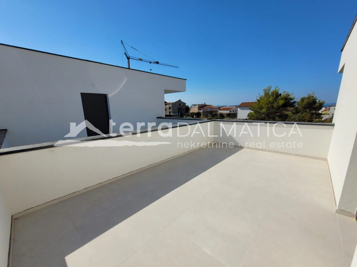 Doppelhaushälfte mit Pool, Garten und Meerblick - Vodice