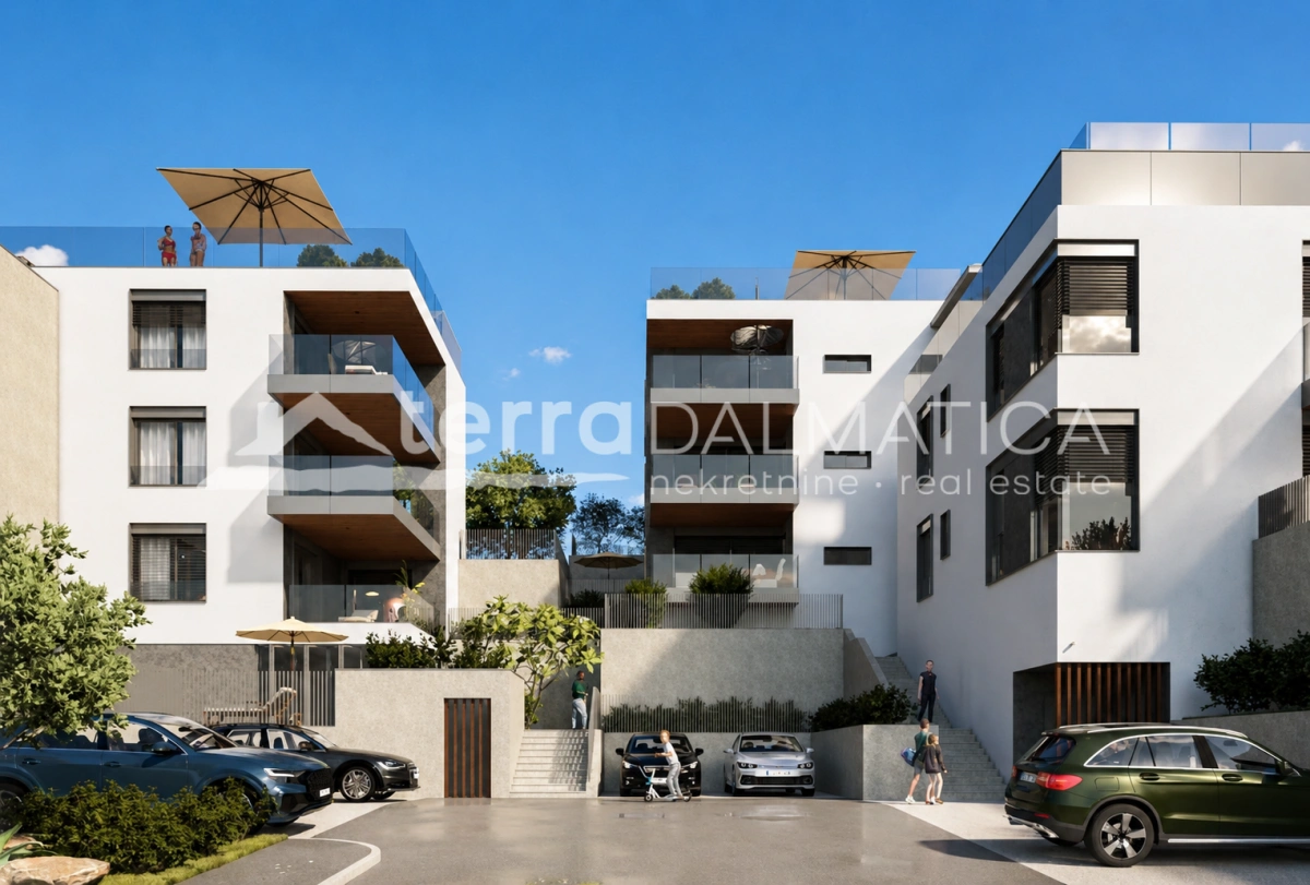 Neubau in Meeresnähe in Primošten mit Parkplatz und Garten