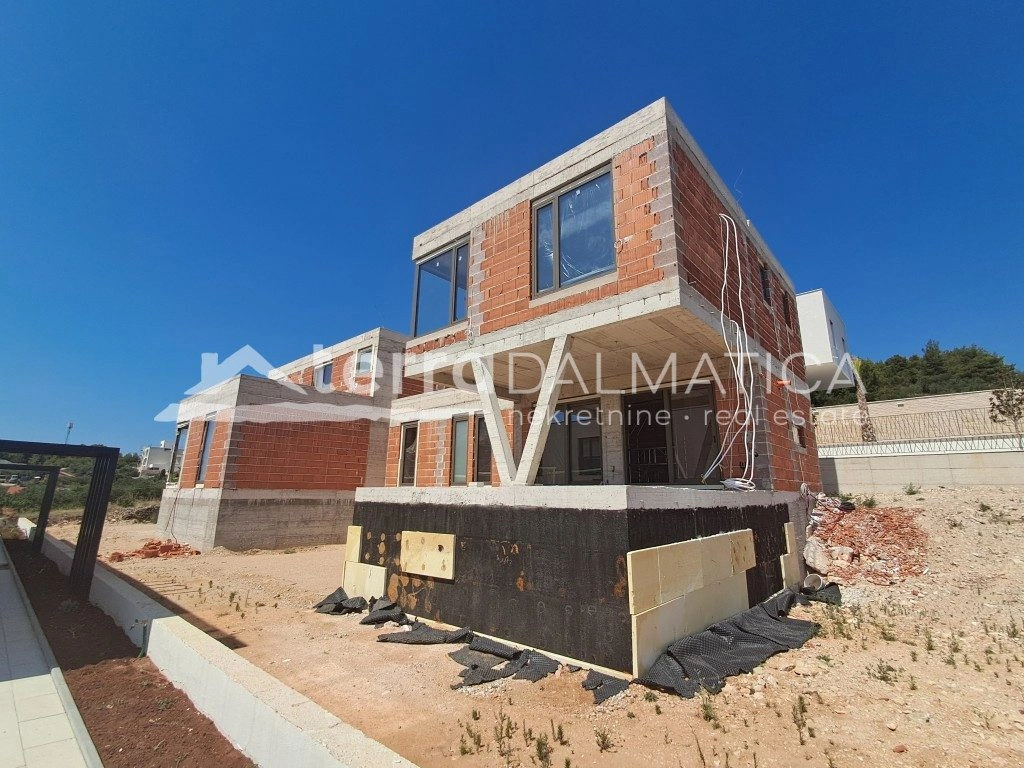 Luxuriöse Doppelhaushälfte mit Pool und Panoramablick aufs Meer, Vodice