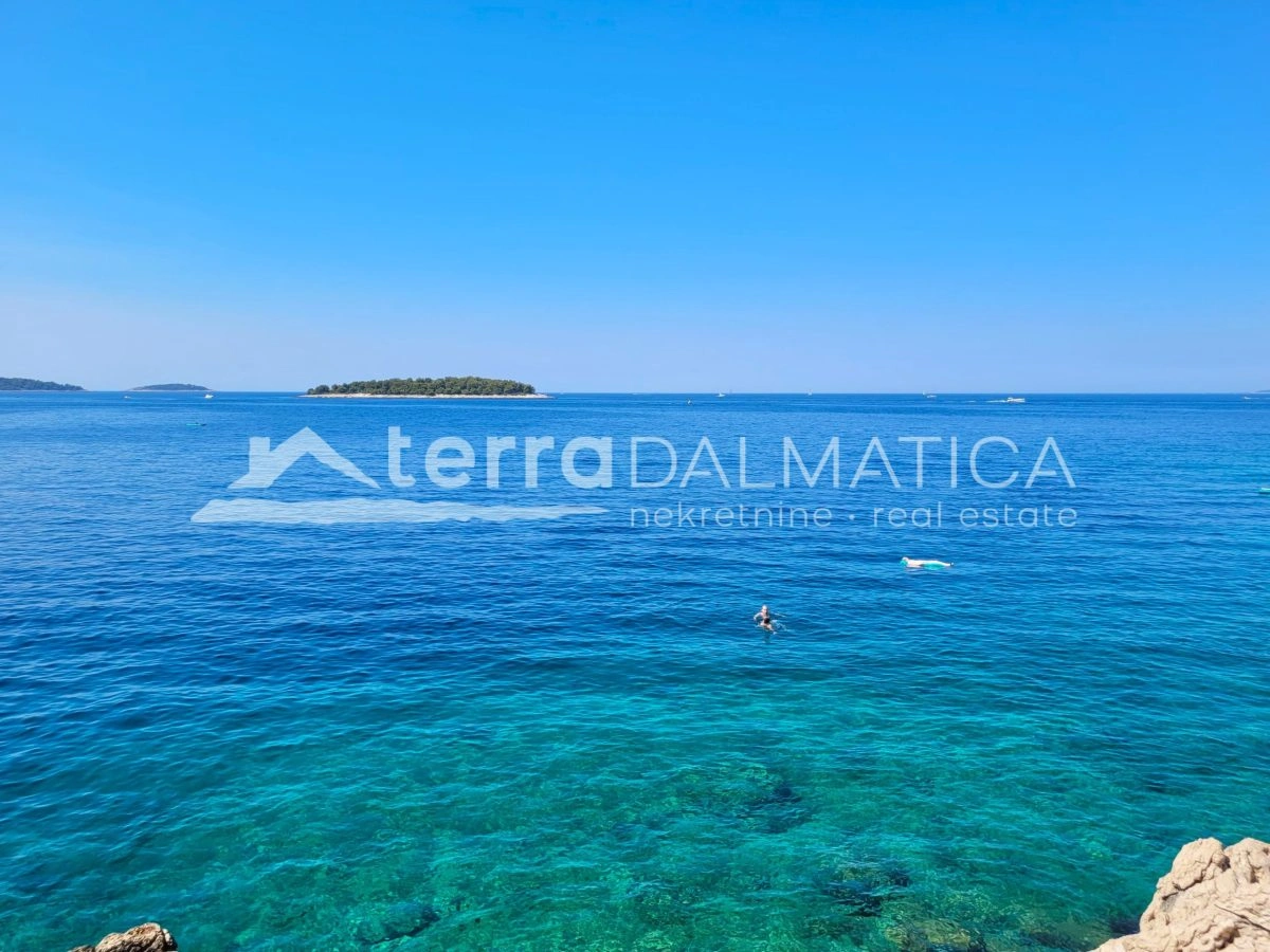 Villa in Primošten, 90 m vom Meer entfernt, mit 47 m² großem Swimmingpool, Sauna und Garten