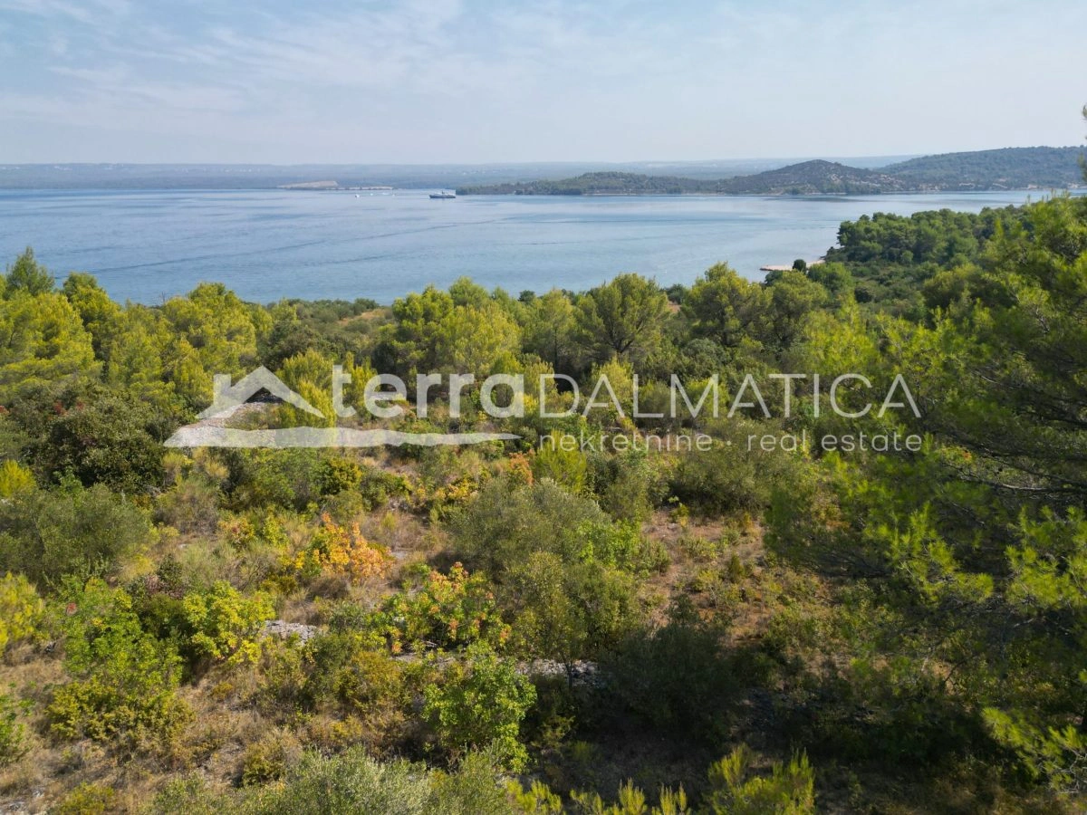 Building land 2000 m2 in Bilice, 220 m from Prokljansko Lake