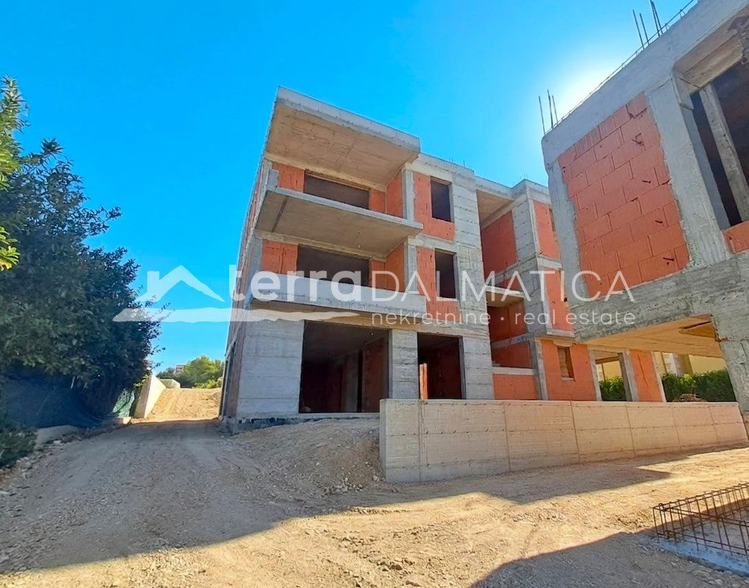 Neubau in Brodarica – 20 m vom Meer entfernt mit Meerblick