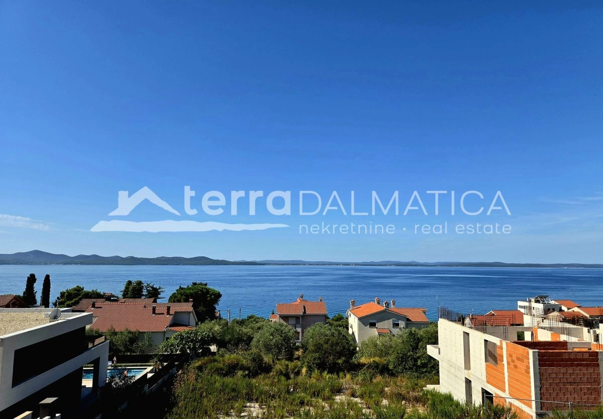 Neubau in der Nähe von Zadar mit Panoramablick aufs Meer und 2 Parkplätzen