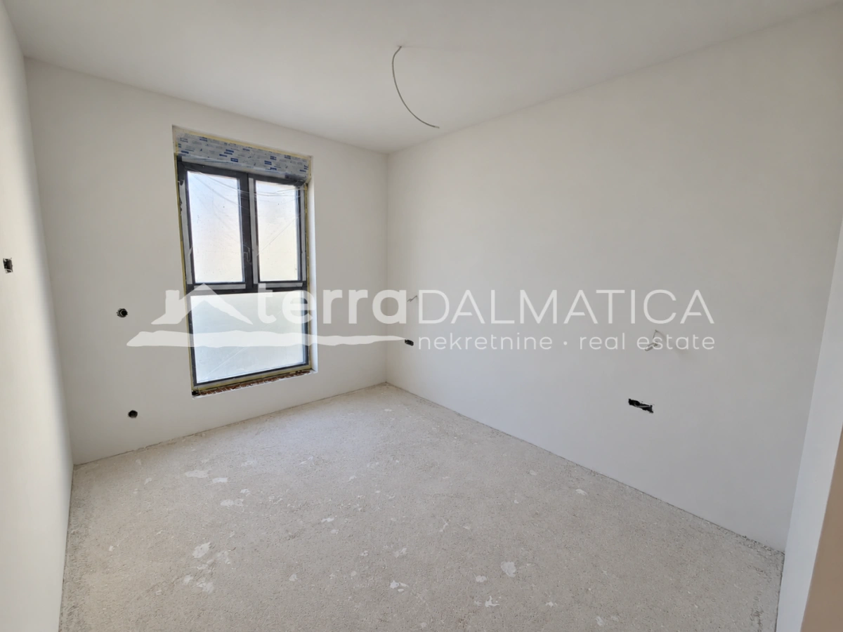 Neubau in der Nähe von Zadar mit Panoramablick aufs Meer und 2 Parkplätzen