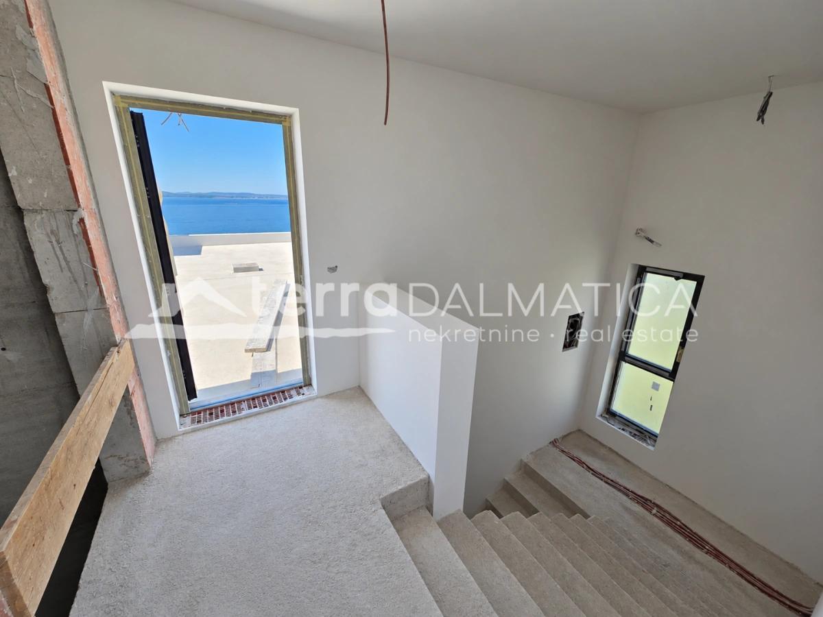Penthouse in der Nähe von Zadar mit Panoramablick aufs Meer, Dachterrassen und Aufzug