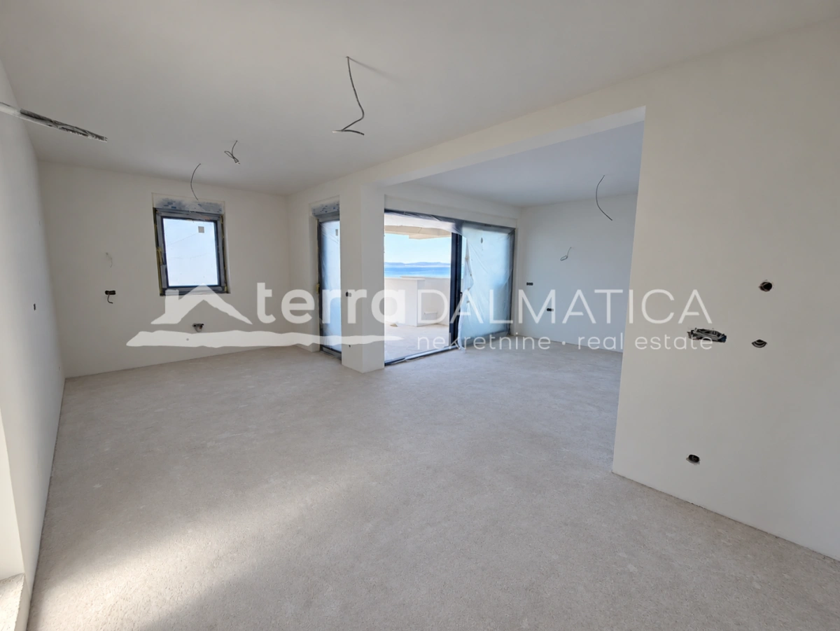 Penthouse in der Nähe von Zadar mit Panoramablick aufs Meer, Dachterrassen und Aufzug