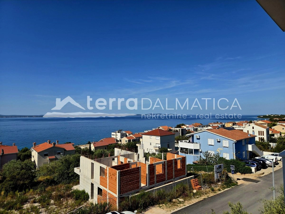 Penthouse in der Nähe von Zadar mit Panoramablick aufs Meer, Dachterrassen und Aufzug