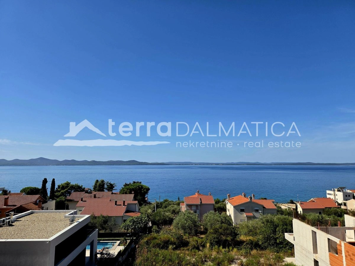 Penthouse in der Nähe von Zadar mit Panoramablick aufs Meer, Dachterrassen und Aufzug