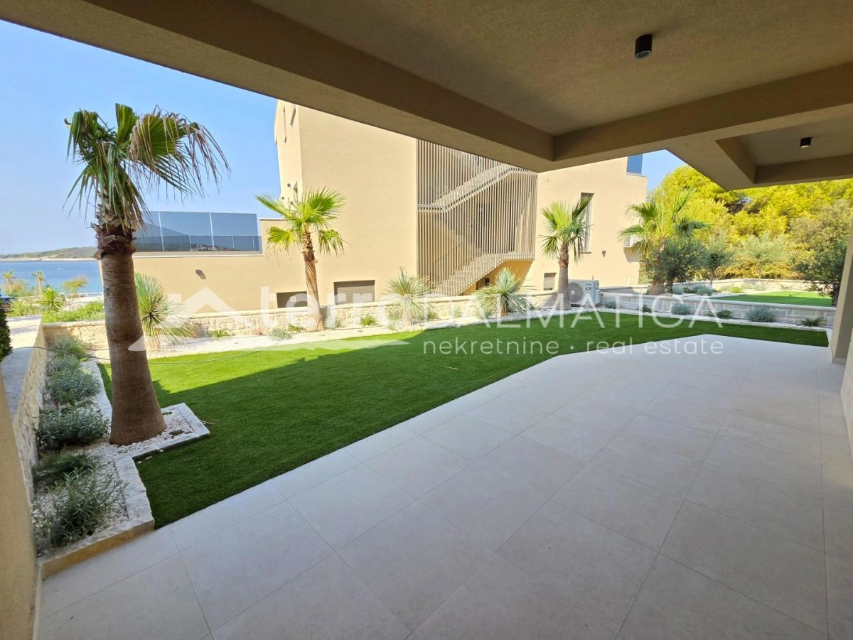 Neubau in Sevid, 60 m vom Meer entfernt, mit 66 m² Garten und Parkplatz