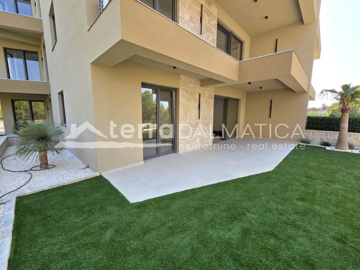 Neubau in Sevid, 60 m vom Meer entfernt, mit 66 m² Garten und Parkplatz