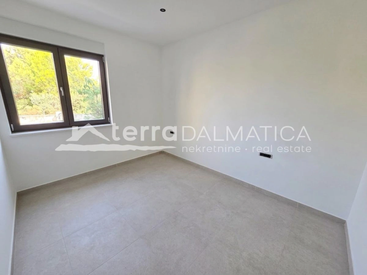 Neubau in Sevid, 60 m vom Meer entfernt, mit 66 m² Garten und Parkplatz