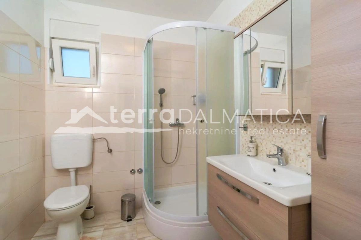 Kuća u Sevidu – prvi red do mora na parceli od 1350 m2