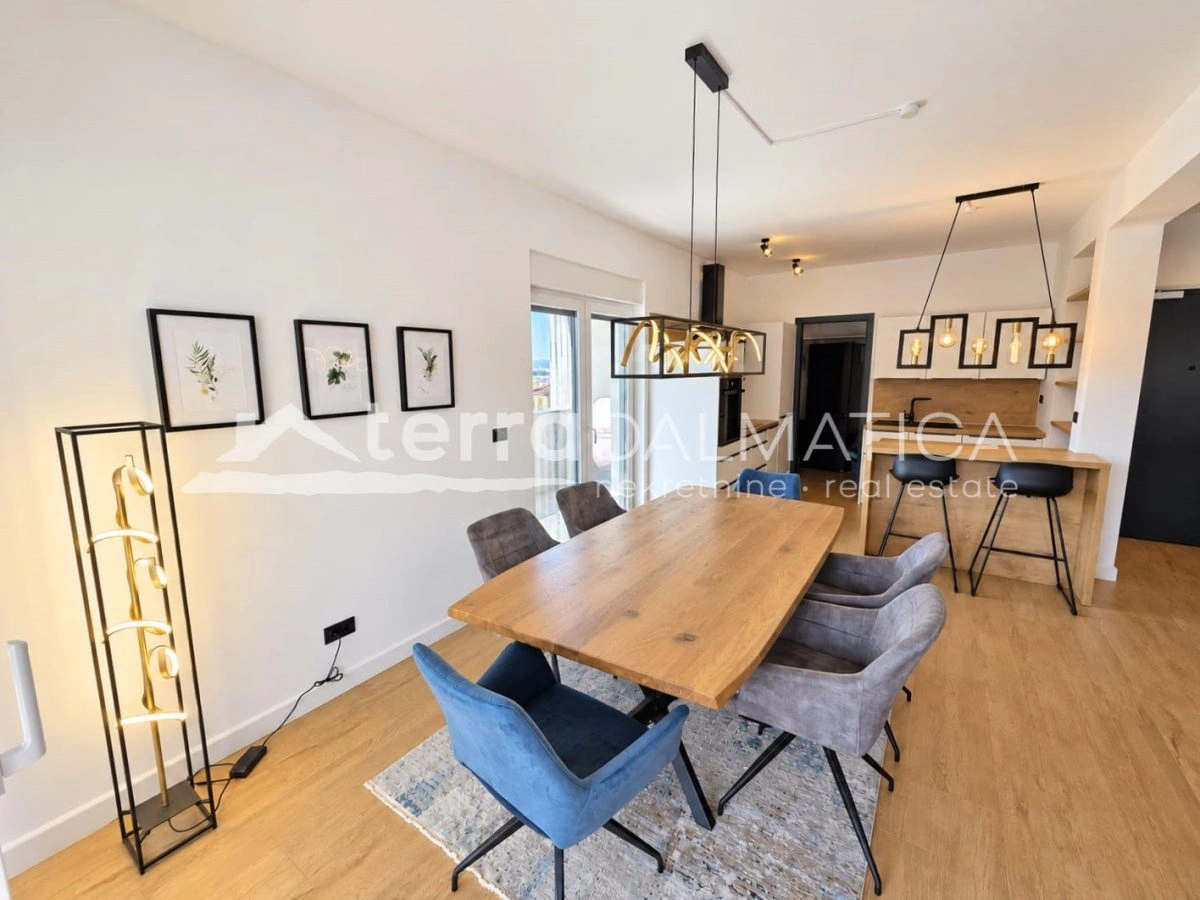 Penthouse in Brodarica with sea view, terrace and parking