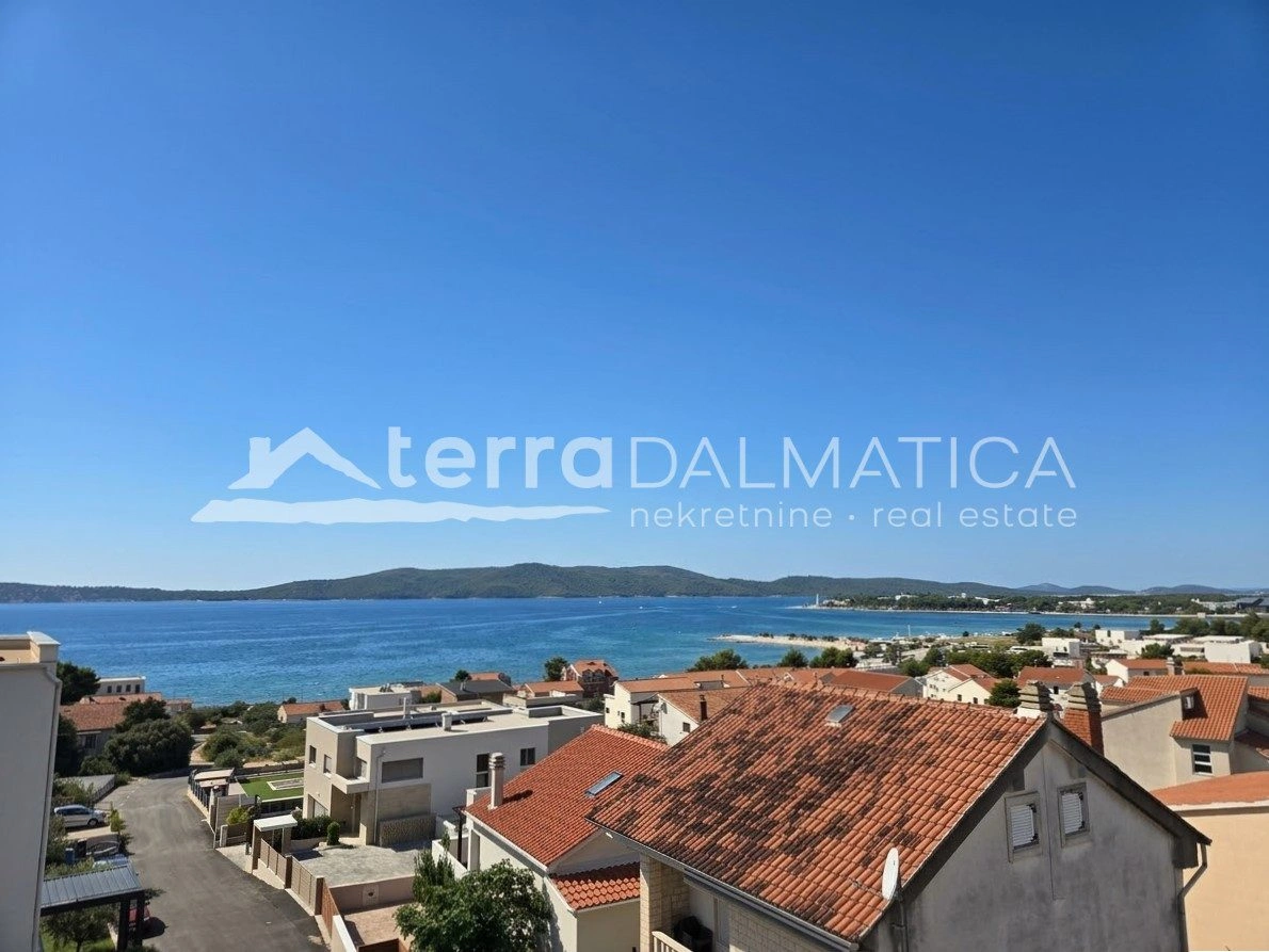 House in Brodarica with garden, garage and panoramic sea view