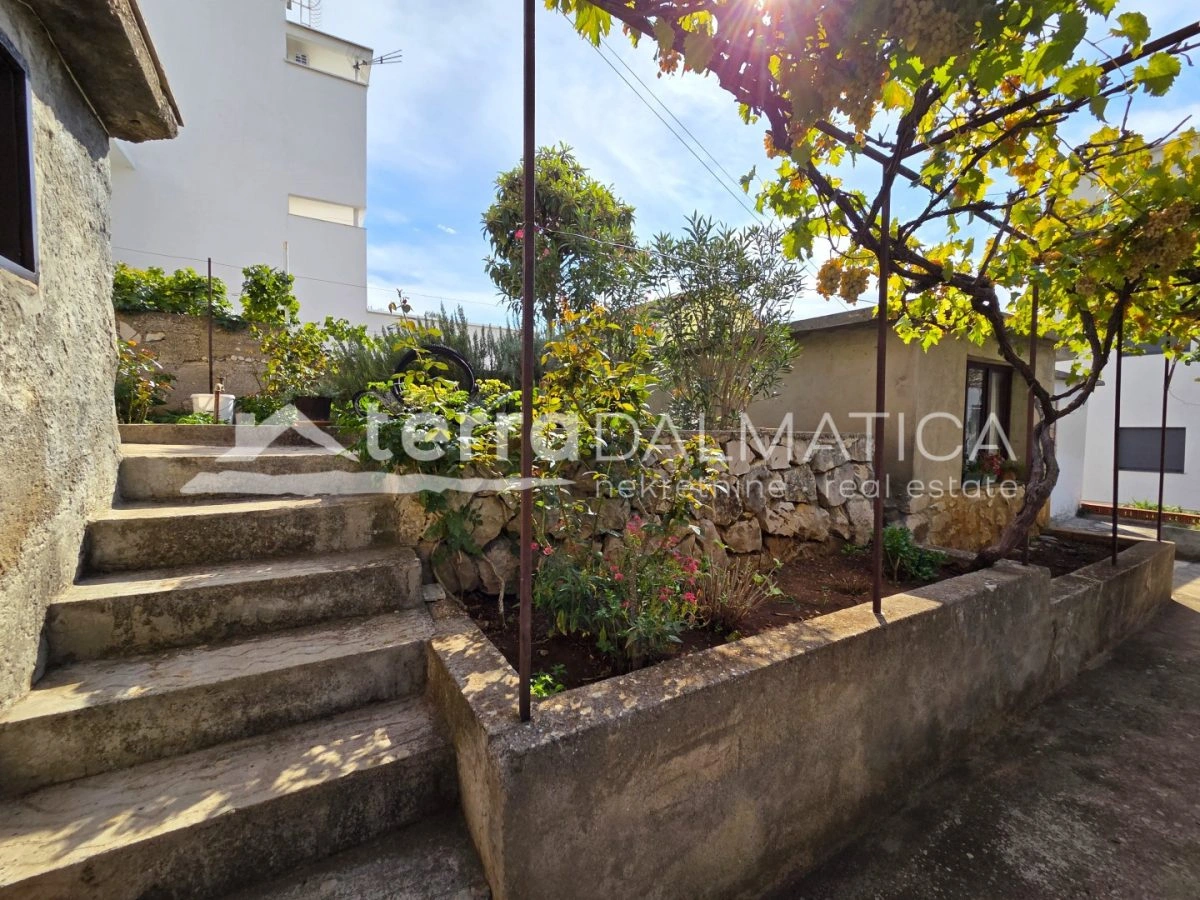 House in Brodarica with garden, garage and panoramic sea view