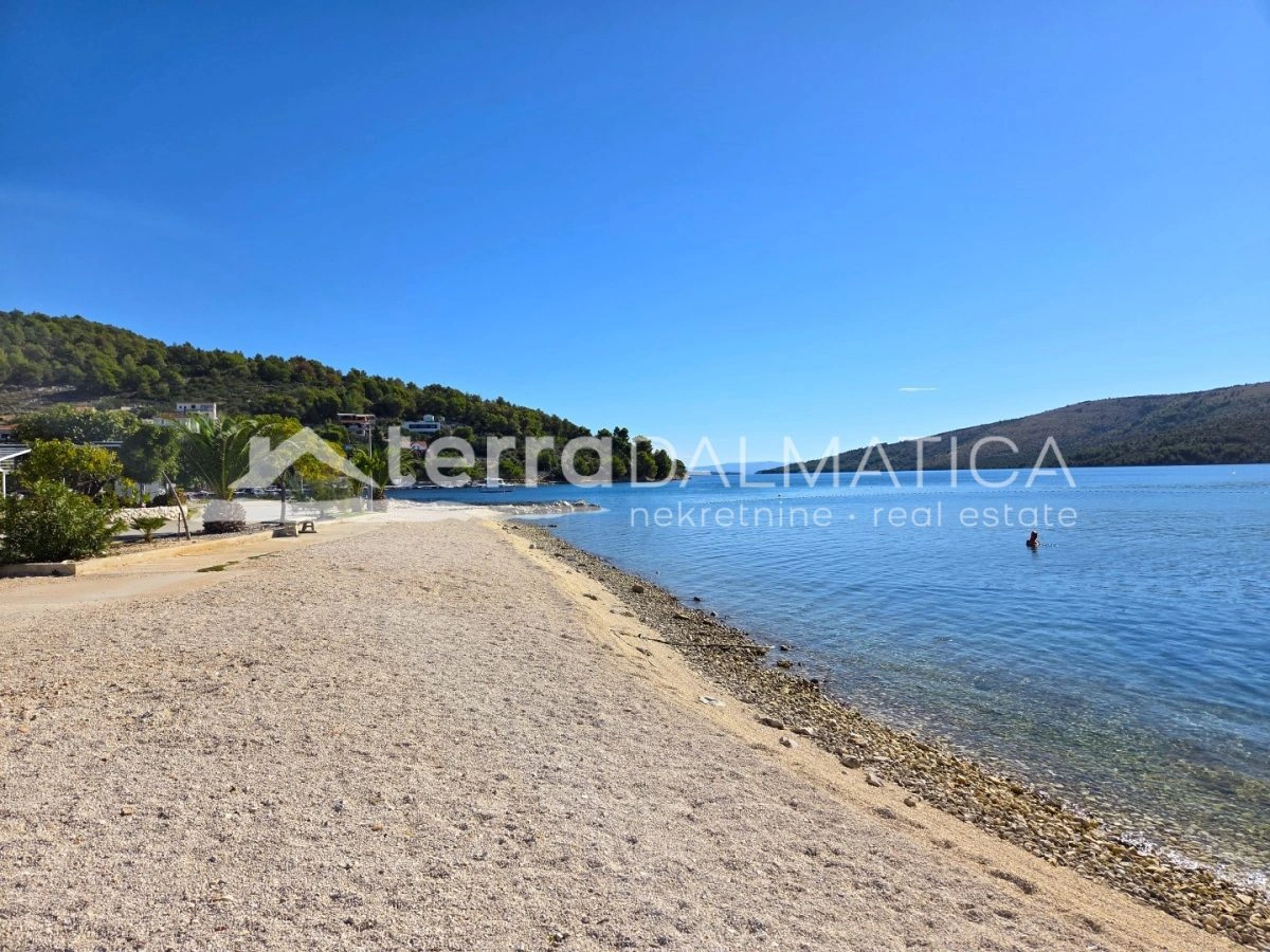 Novogradnja, Poljica – prvi red do mora s krovnom terasom od 91m2 i panoramskim pogledom