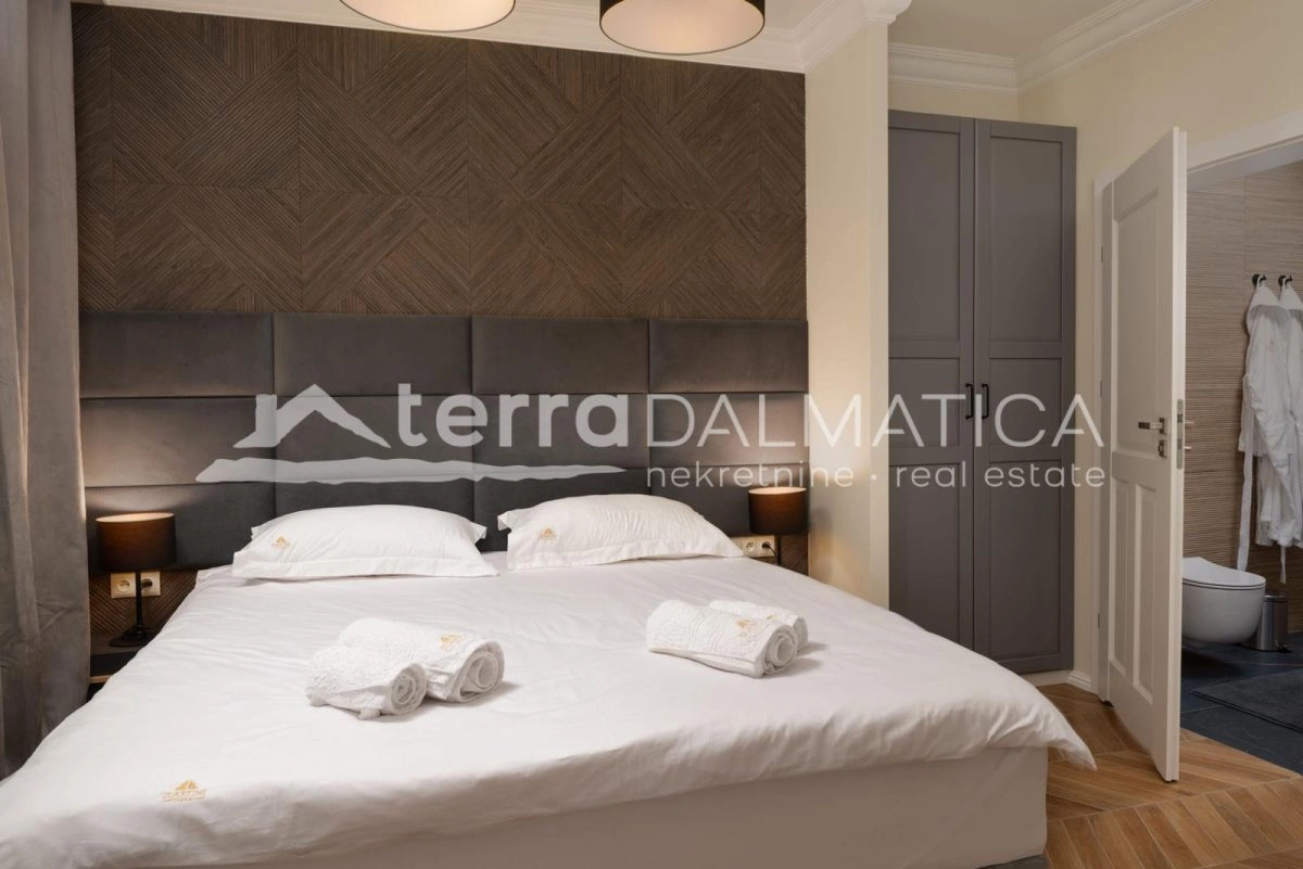 Renovirana povijesna vila u Vignju – prvi red do mora, grijani bazen i jacuzzi