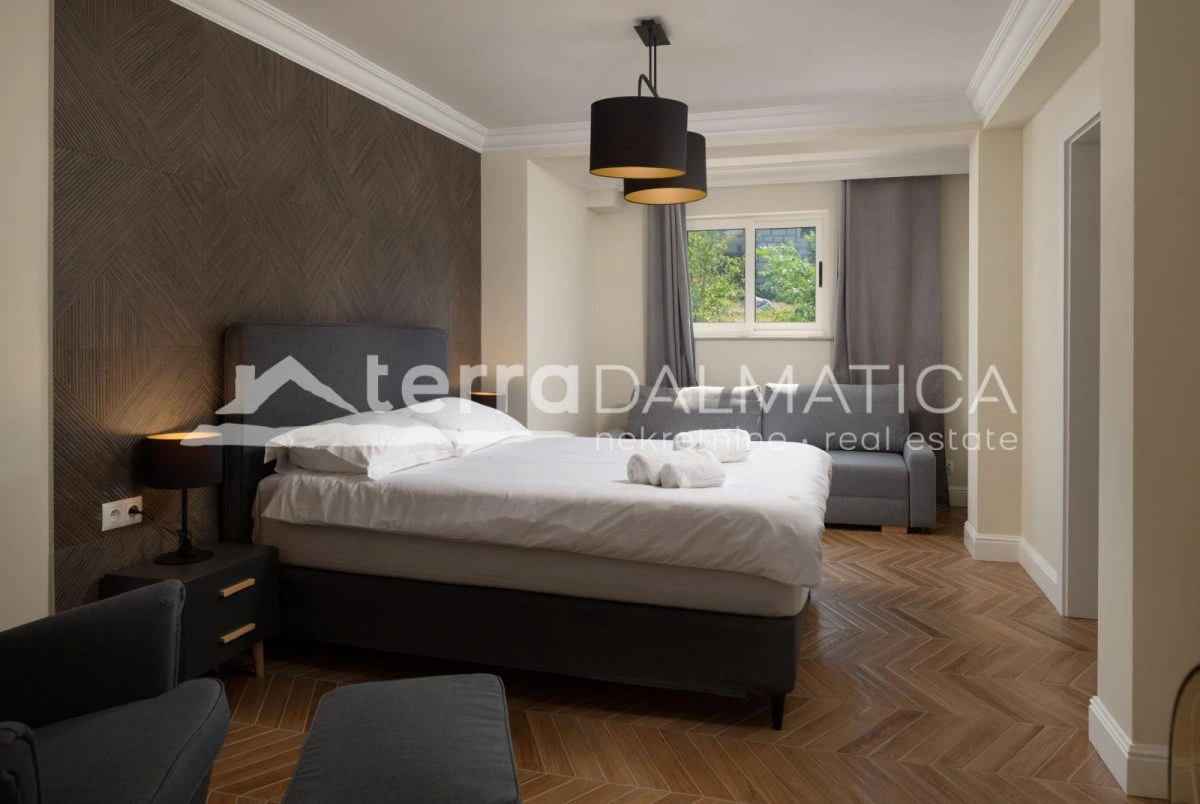 Renovirana povijesna vila u Vignju – prvi red do mora, grijani bazen i jacuzzi