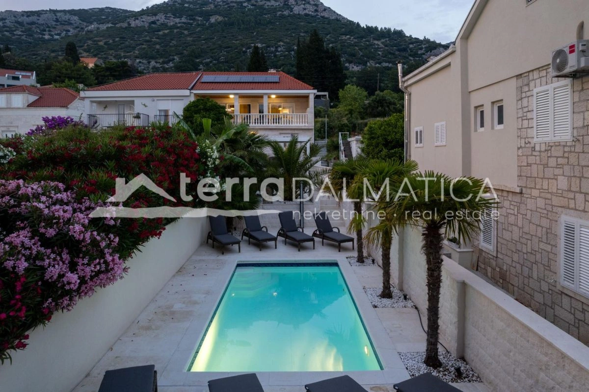 Renovirana povijesna vila u Vignju – prvi red do mora, grijani bazen i jacuzzi