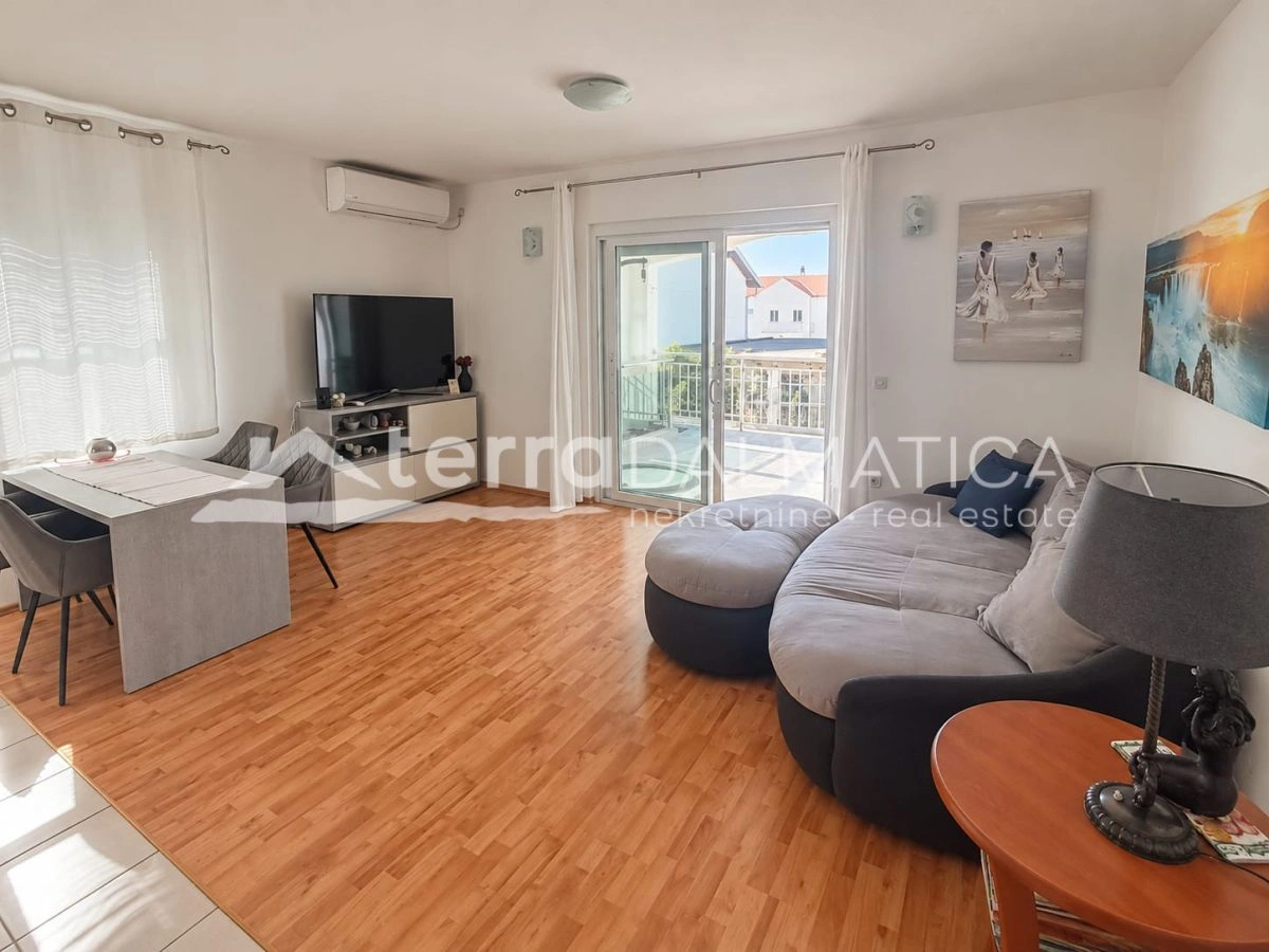 Apartma v Vodicah – dve nadstropji in dve parkirni mesti